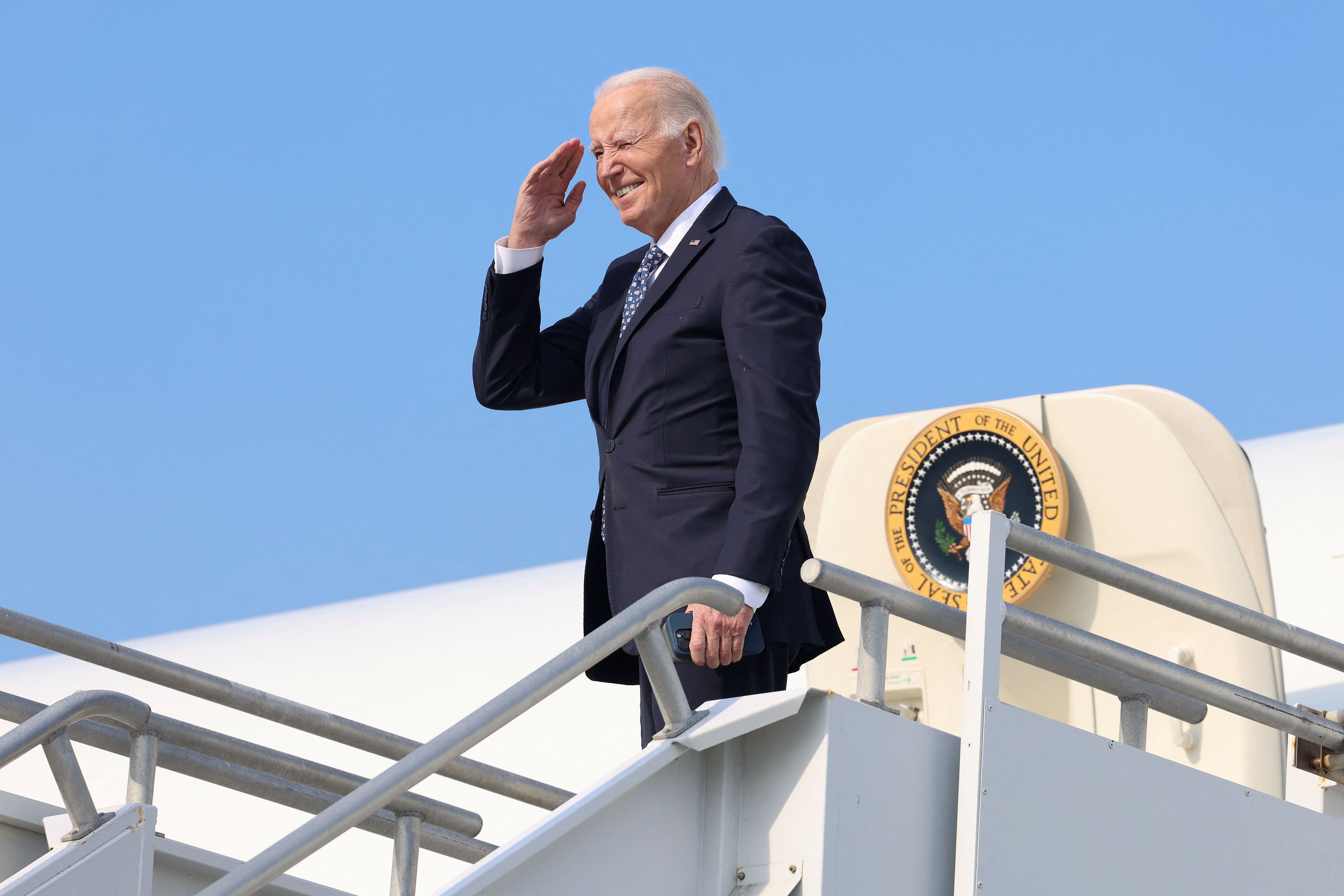 Biden concede indulto aos membros do comitê do 6 de janeiro em suas últimas horas de mandato