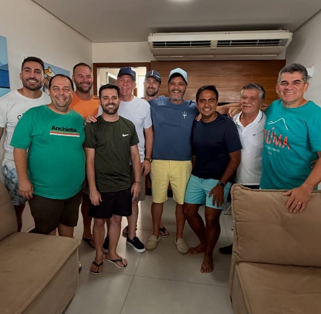 ‘Conversamos bastante sobre política’, declarou Peter após almoço com autoridades