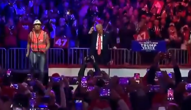 Donald Trump Faz Performance ao Som de ‘Y.M.C.A.’ Durante Comício; CONFIRA O VÍDEO!