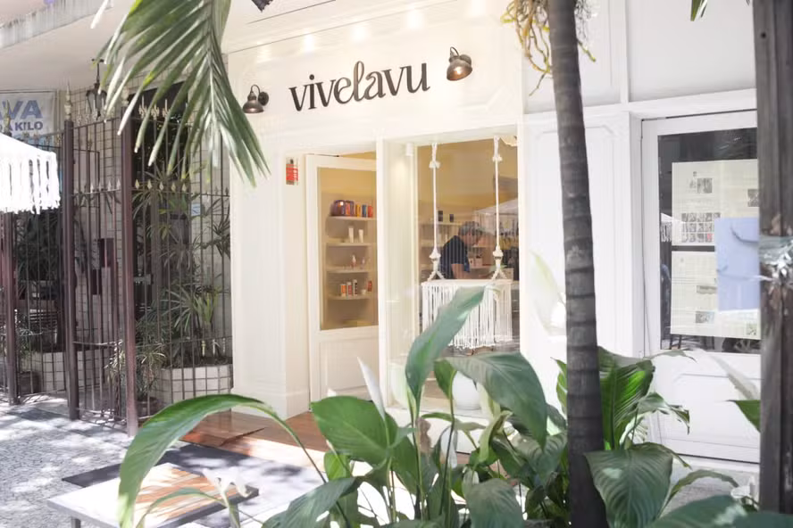 Gloss, fragrâncias, exfoliantes… Ipanema recebe loja de luxo para cuidados íntimos femininos