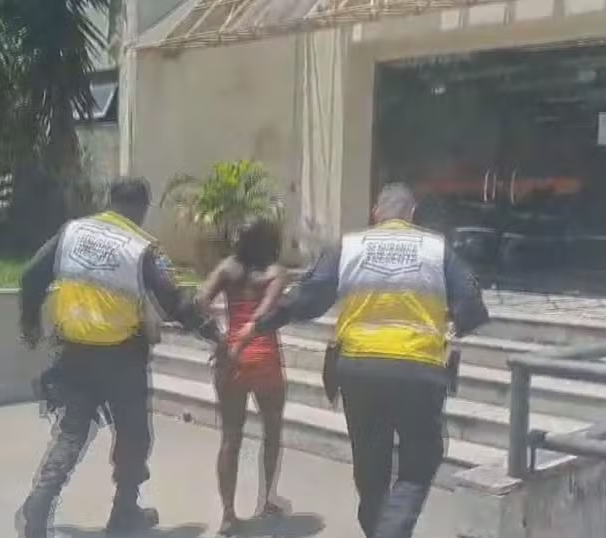 Mulher é Detida em Flagrante por Agressão a Idosa com Seringa no Rio de Janeiro