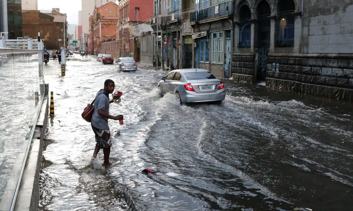 Rio de Janeiro destina R$ 8 bilhões para combater efeitos de temporais