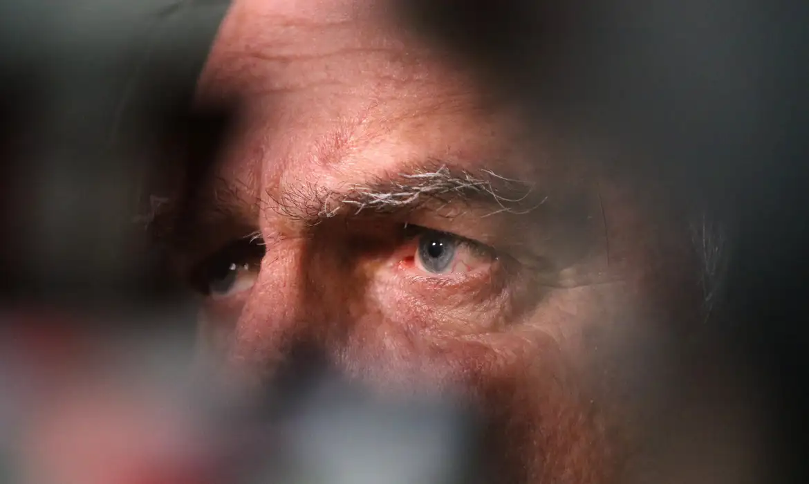Bolsonaro apoia anulação da Ficha Limpa: ‘É usada para atacar a direita’