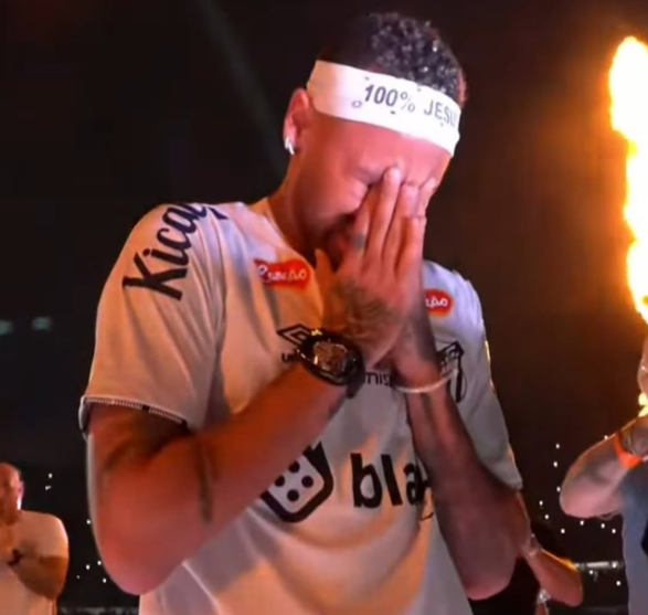 Neymar se Emociona e Chora em Retorno ao Santos na Vila Belmiro