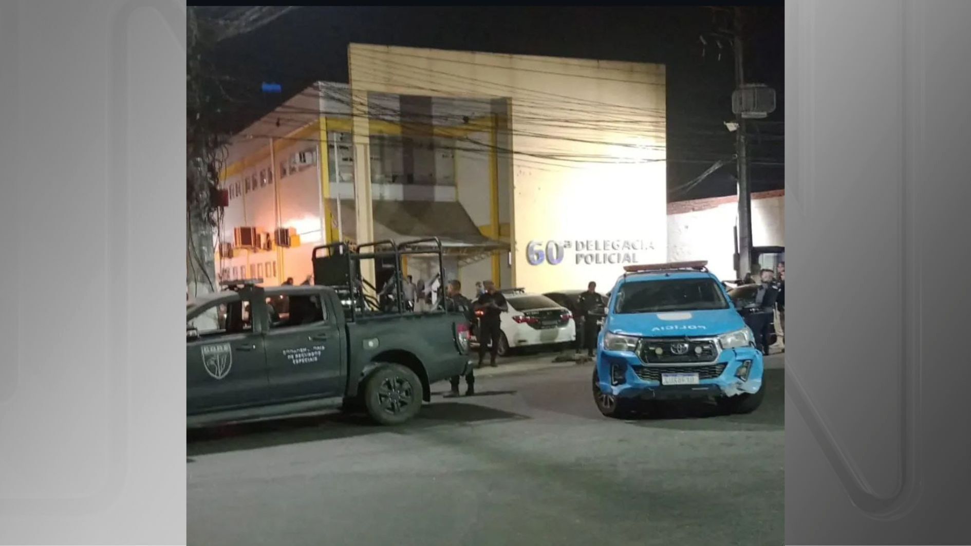 Polícia realiza operação para localizar criminosos responsáveis por ataque a tiros em delegacia no RJ