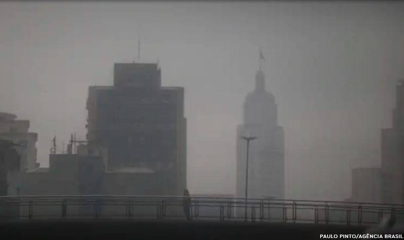 Alerta da Defesa Civil para tempestades com raios e granizo em São Paulo.